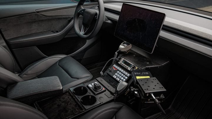 UP.Fit Model Y Prisoner Partition Center Belts_1920_MGL0523