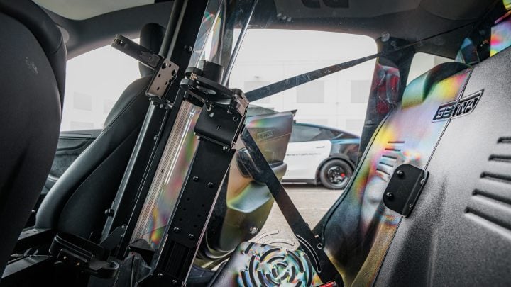 UP.Fit Model Y Prisoner Partition Center Belts_1920_MGL0537